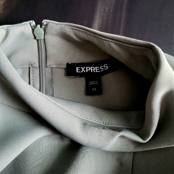 EXPRESS Crop Top - Picture 3 of 3